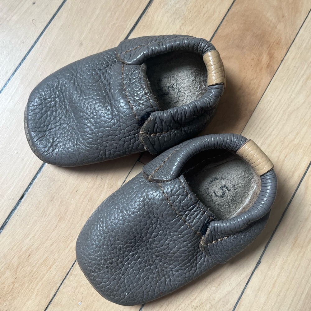 Heyfolks Soft Leather Kids Shoes slippers grey size 5